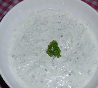 Salát z bylinkového tvarohu