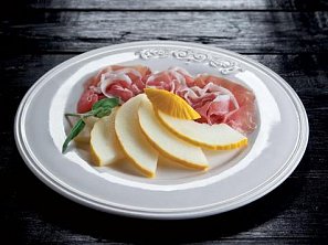 Prosciutto di San Daniele se žlutým melounem