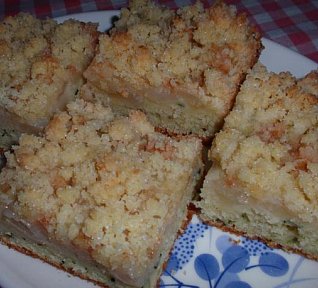 Cuketovo-kokosový koláč s ovocem a žmolenkou