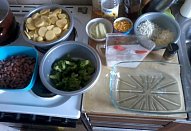 Zapečené brambory s brokolicí, uzeninou a nivou
