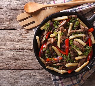 Hovězí nebo vepřové maso na leču