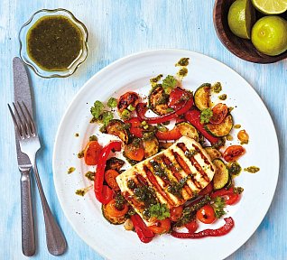 Restovaná zelenina se sýrem halloumi