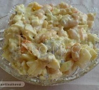 Fazolový salát se zavináčem