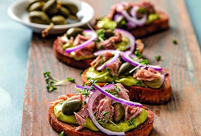 Topinky s guacamole a tuňákem