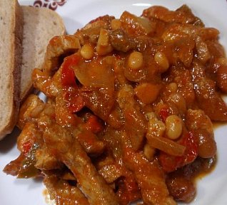 Masová směs s tompou a fazolemi