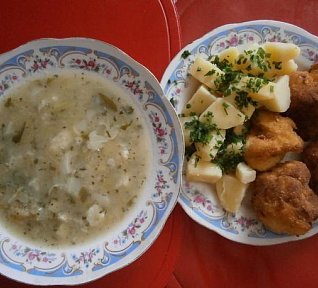 Květáková polévka + obalovaný květák Květáková polévka + obalovaný květák