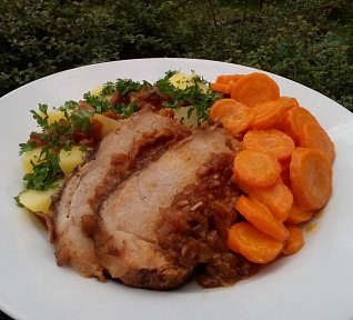 Dušené pepřové karé v cibuli