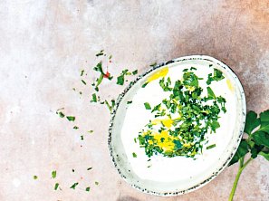 Zakysaná smetana s pečeným česnekem