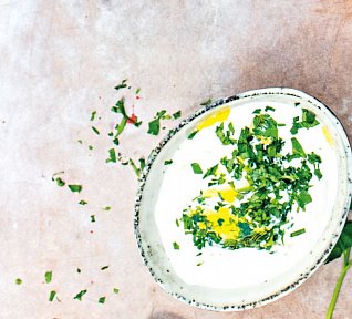 Zakysaná smetana s pečeným česnekem