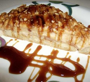 Nepečený karamelový dort s ricottou a broskvemi