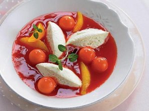 Ovocná polévka se smetanovými nočky