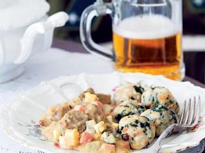 Fiakr guláš s vídeňským knedlíkem