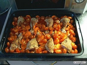 Kuřecí stehýnka s cherry rajčátky Kuřecí stehýnka s cherry rajčátky