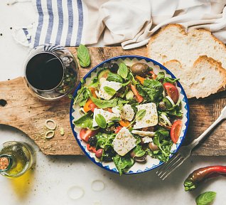 Řecký salát s olivami