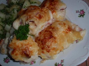 Květák (brokolice) nejen v sýrovém bešamelu Květák (brokolice) nejen v sýrovém bešamelu