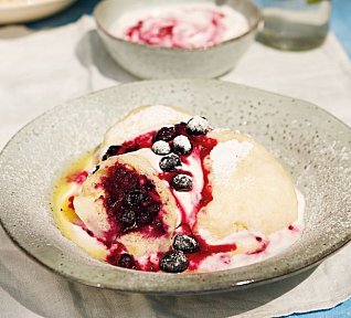 Kynuté borůvkové knedlíky