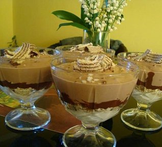 Čokoládovo-tvarohový pohár