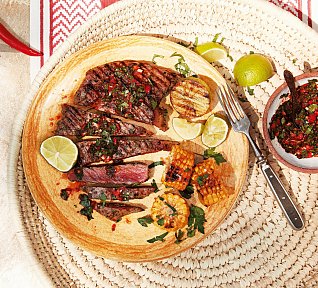 Hovězí steak s chimichurri a kukuřicí
