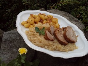 Dušená česneková kýta