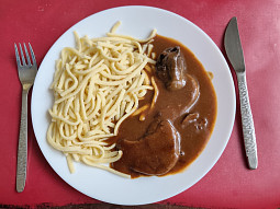 Srnčí (hovězí, králík) na červeném víně