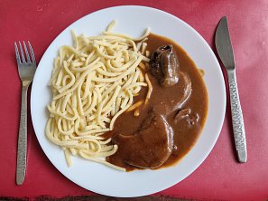 Srnčí (hovězí, králík) na červeném víně