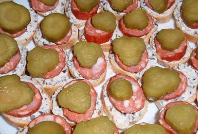 Jednohubky / chlebíčky s olivovou pomazánkou