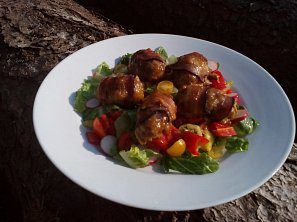 Masovo-sýrové roládky ve slanině Masovo-sýrové roládky ve slanině