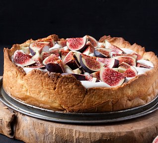 Mandlový dort s jogurtem a ovocem