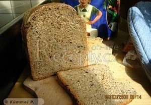 Celozrnný chléb z domácí pekárny
