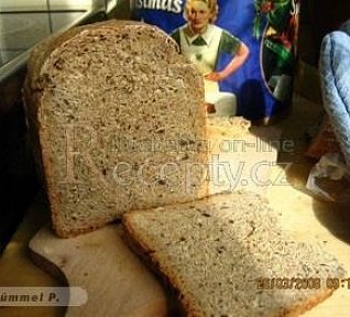 Celozrnný chléb z domácí pekárny