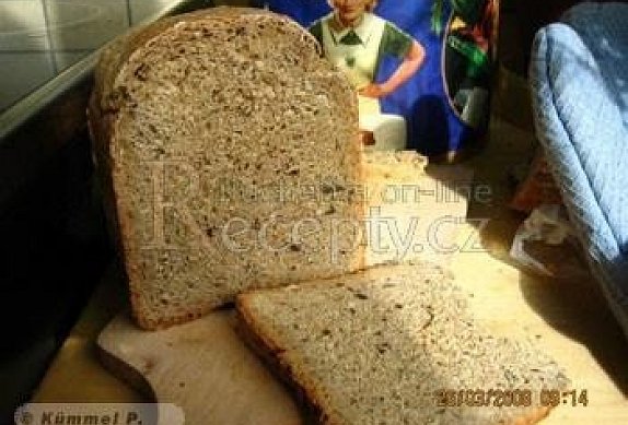 Celozrnný chléb z domácí pekárny photo-0