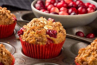 Naučte se vláčné muffiny s čokoládou i mraženým ovocem