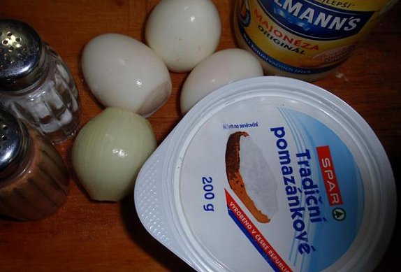 Rychlá vajíčková pomazánka s pomazánkovým máslem