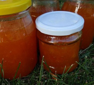 Broskvová / Meruňková marmeláda (džem) s rumem Broskvová / Meruňková marmeláda (džem) s rumem