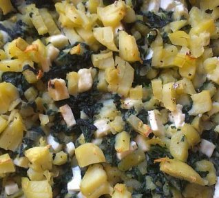 Zapečené brambory s listovým špenátem a balkánem