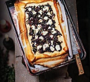 Pizza se zelím a kozím sýrem