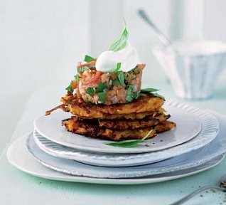 Placky ze sladkých brambor s lososovým tatarákem