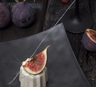 Vánoční pudingy se smetanou a fíky