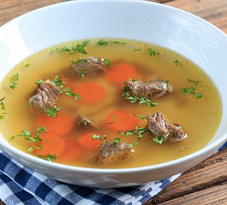 Hovězí  vývar s nudlemi