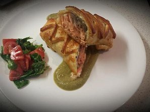 Pečený losos v listovém těstě s cuketovým pyré