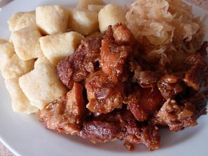 Pivní výpečky s bramborovými noky