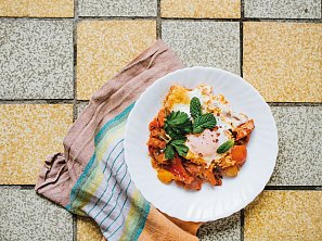 Lečo se sázeným vejcem