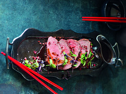 Hovězí svíčková v růžovém pepři