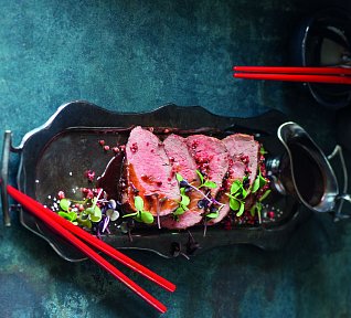 Hovězí svíčková v růžovém pepři