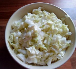 Salát z čínského zelí s kysanou smetanou