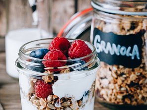 Domácí granola s mandlemi a medem