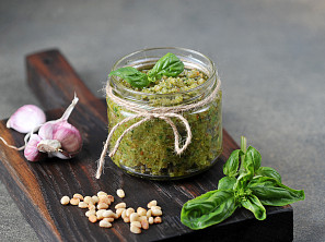 Bazalkové pesto Bazalkové pesto