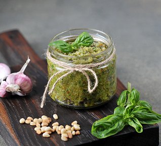 Bazalkové pesto