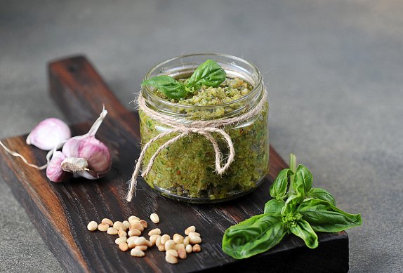 Bazalkové pesto