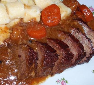 Cikánská pečeně na víně s kořenovou zeleninou